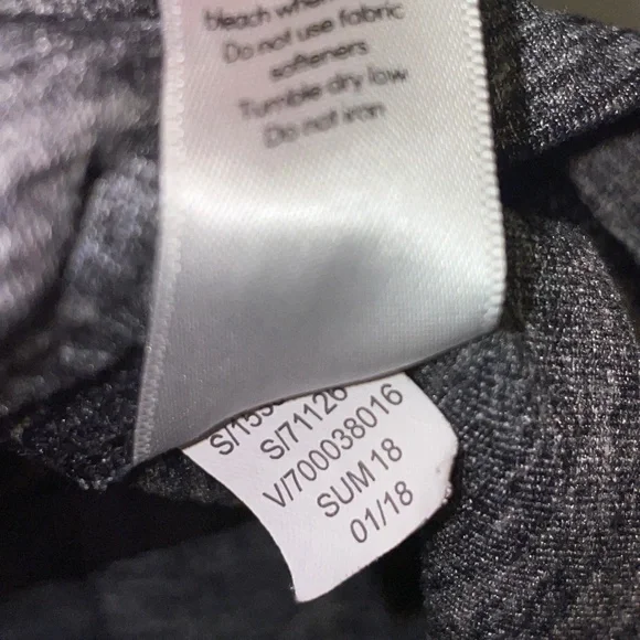 EUC Athleta Excursion Skort Grey Athleisure Activewear Size Small - Picture 7 of 9